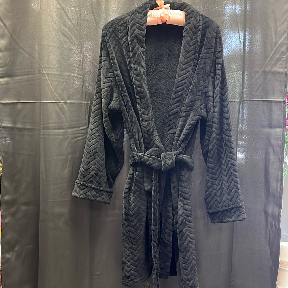 Soft bathrobe. new, without label.